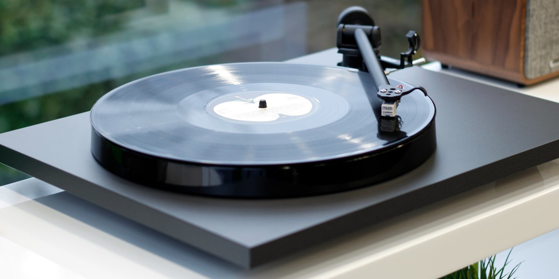 Rega Planar 1 Plus (mattsvart)