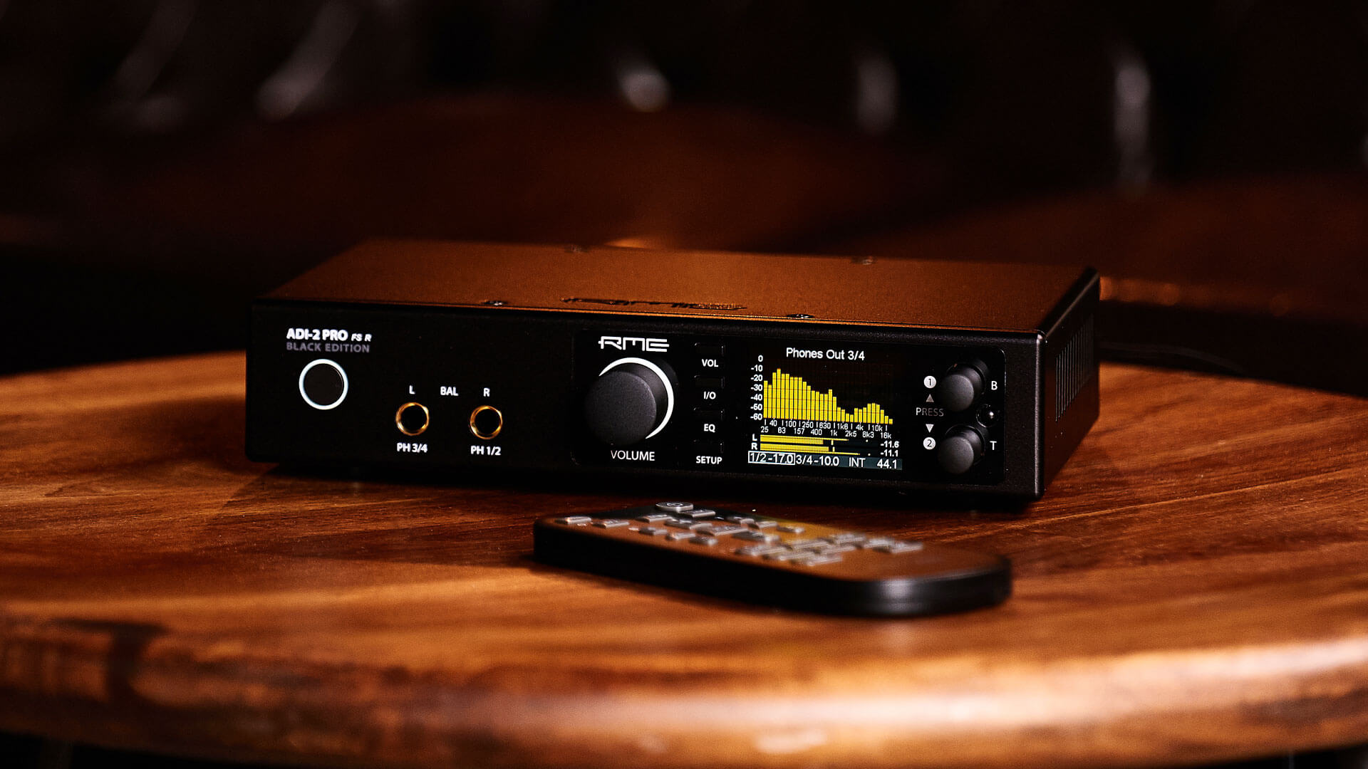 RME ADI-2 Pro FS R Black Edition